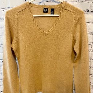 Gap VNeck Sweater in Camel